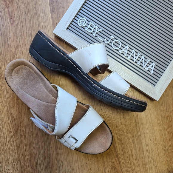 clarks wide fit slippers